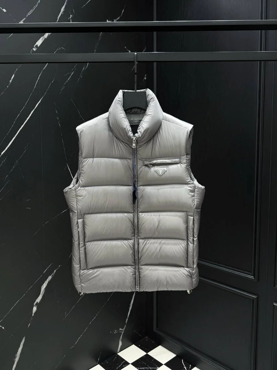 Чоловіча жилетка - Prada